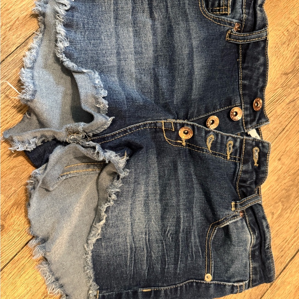 Stylish Frayed Denim Shorts